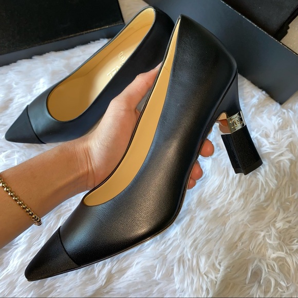 ❌ SOLD ❌ Chanel Pump Black with Gold CC Size 36.5 - Picture 3 of 10